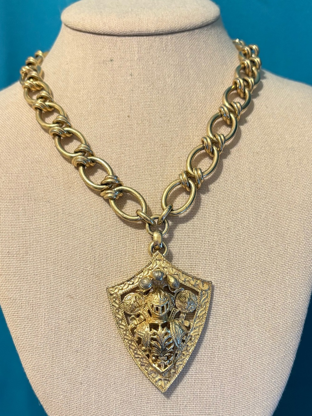 Bergere necklace heavy gold tone chunky knight 2.5” shield 3-d vintage 18”